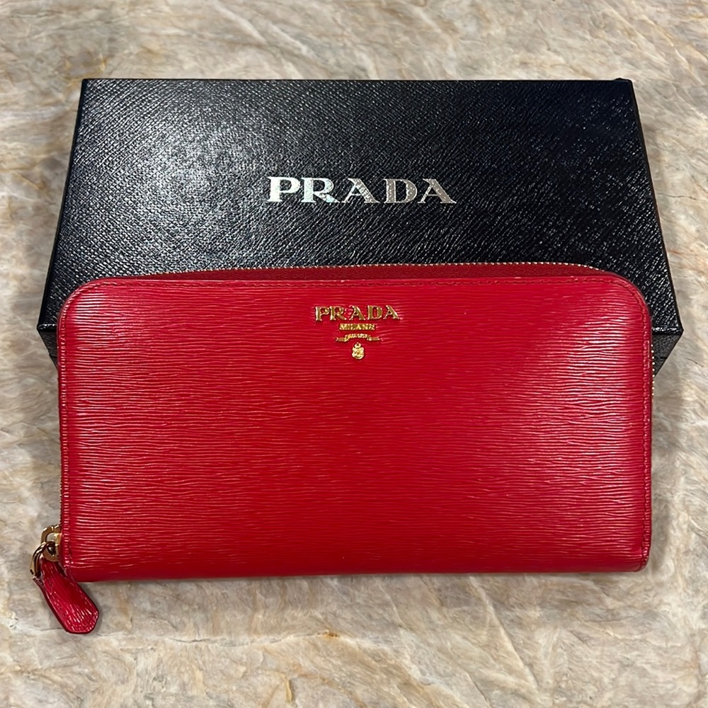 Red saffiano leather Prada wallet